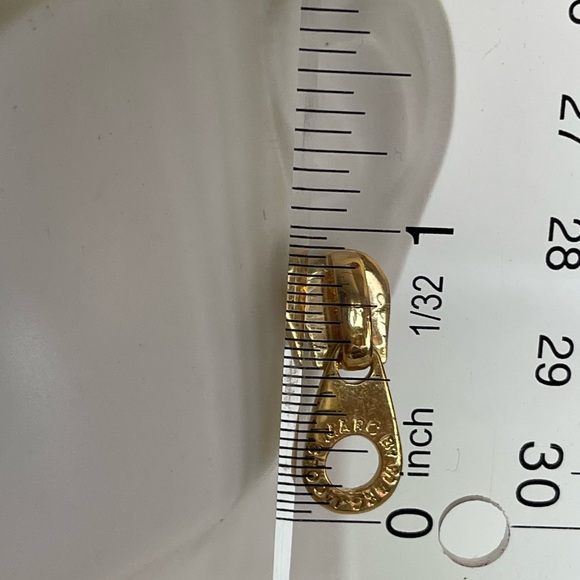 Marc By Marc Jacobs zipper pull stud earrings - Picture 4 of 9